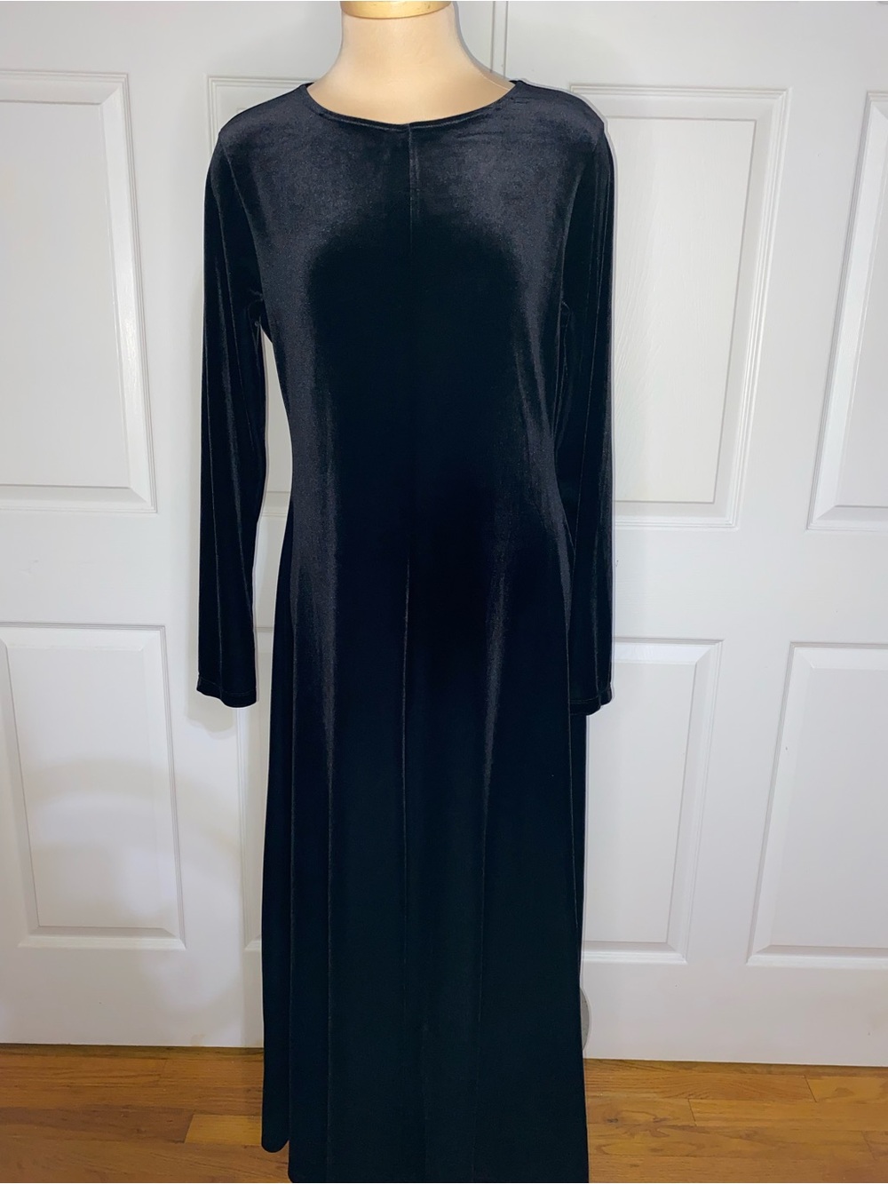 White Stag Black Velvet Long Sleeve Maxi Dress - Picture 8 of 8